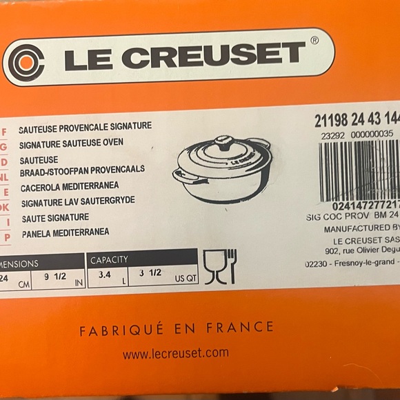 New Le Creuset Signature Enameled Cast Iron Sauteuse Pan in Cotton 3 1/2 Qt - Picture 3 of 9